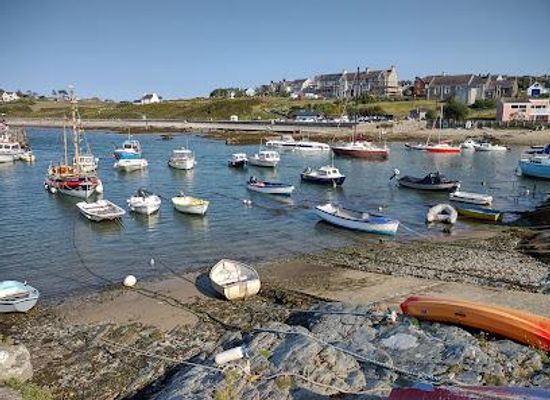 united-kingdom/caernarfonshire/attraction/cemaes-bay-harbour