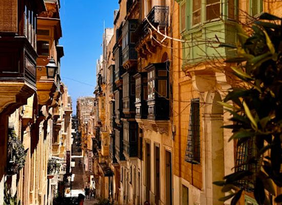 malta/marsamxett-harbour/attraction/stairs-triq-sant-orsla