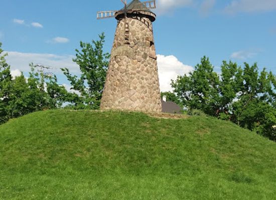 hungary/alfold-great-hungarian-plain/attraction/tortenelmi-magyarorszag-kozepe