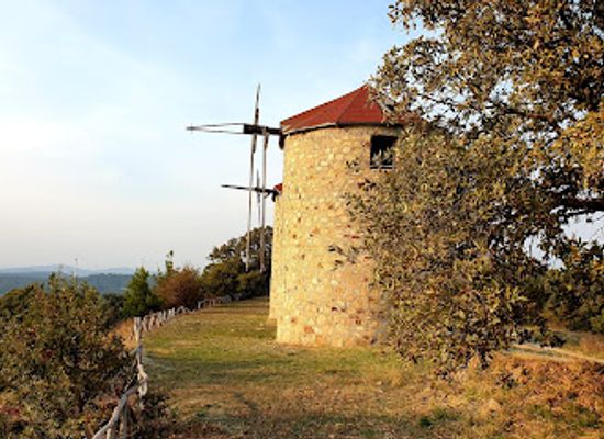 greece/alexandroupoli/attraction/traditional-melia-windmills