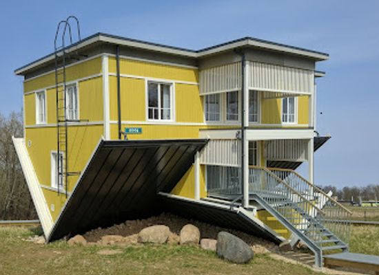estonia/tartumaa/attraction/tagurpidi-maja-peapeal-ou
