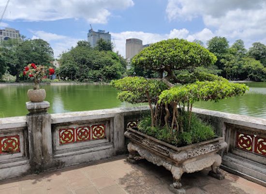 vietnam/hanoi/hoan-kiem-district/attraction/hoan-kiem-lake