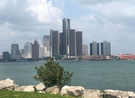 michigan/detroit/attraction/windsor-riverfront