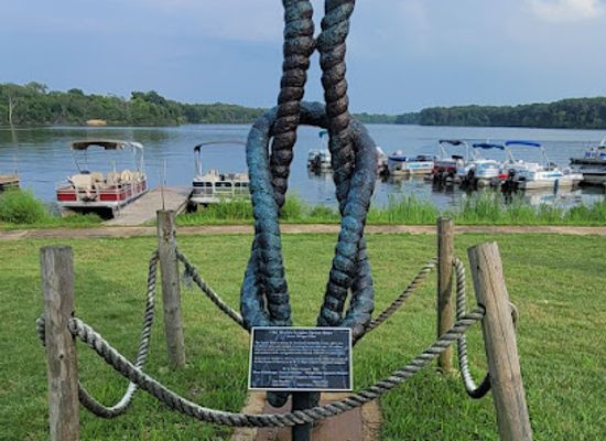 illinois/northern-illinois/attraction/world-s-largest-square-knot
