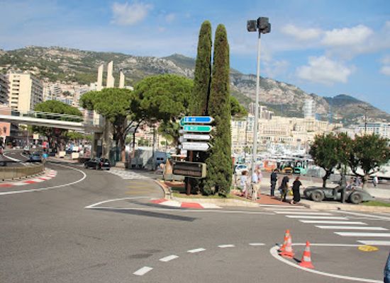 monaco/monaco-harbor/attraction/juan-manuel-fangio-statue