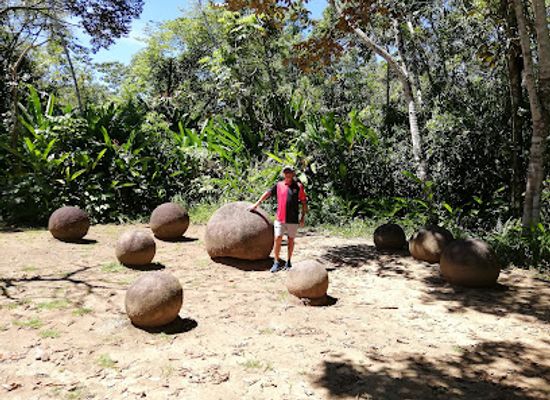 costa-rica/brunca-region/attraction/parque-de-las-esferas