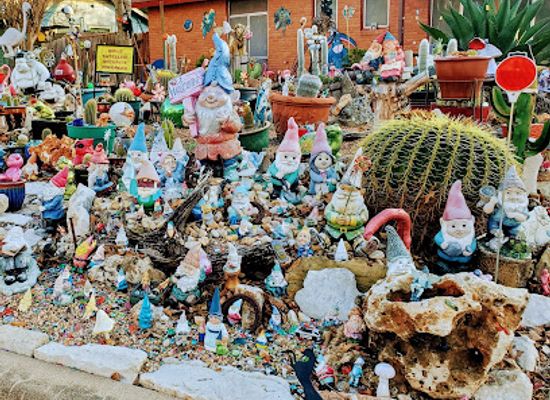 texas/central-texas/attraction/the-cloverleaf-gnomes