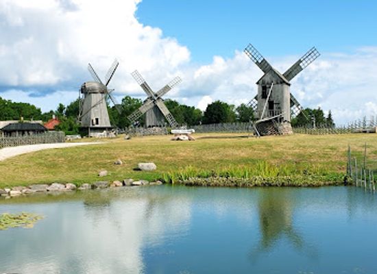 estonia/saaremaa/attraction/angla-windmill-park