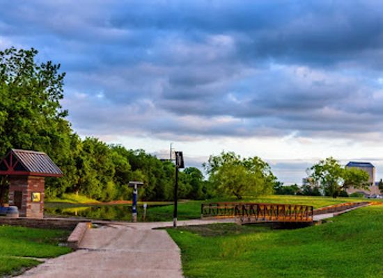 texas/north-texas/attraction/bird-s-fort-trail-park