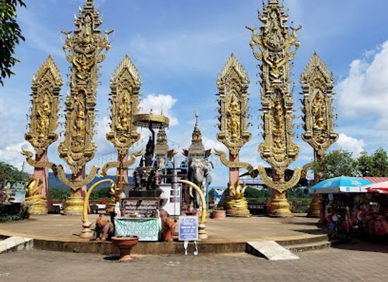 laos/golden-triangle/attraction/tung-luang-chaloem-phra-kiat