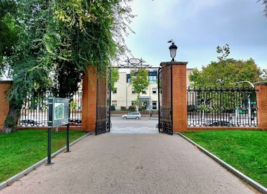 spain/madrid/retiro/attraction/puerta-de-herrero-palacios