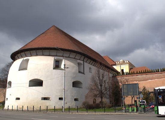 romania/sibiu/attraction/the-thick-tower-sibiu-state-philharmonic-thalia-hall