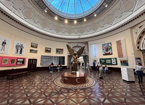 united-kingdom/west-midlands/attraction/birmingham-museum-art-gallery