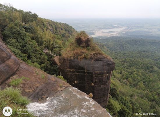 india/meghalaya/attraction/khoh-ramhah-motrop-giant-conical-rock-east-khasi-hills-district-meghalaya-india