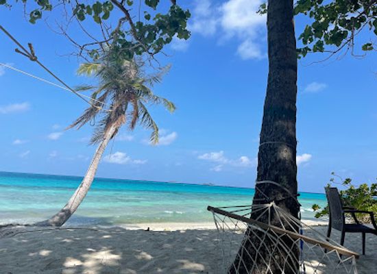 maldives/dhigurah/attraction/haamid-s-beach