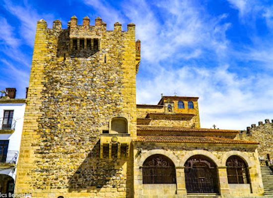 portugal/estremadura/attraction/torre-de-bujaco