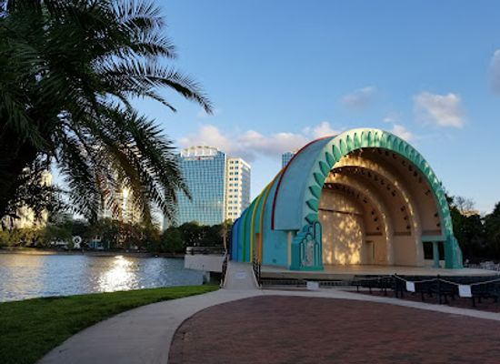 florida/orlando-theme-parks-area/attraction/lake-eola-park