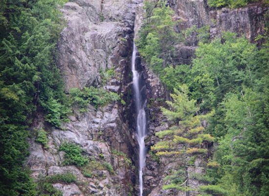 new-york/adirondack-mountains/attraction/roaring-brook-falls