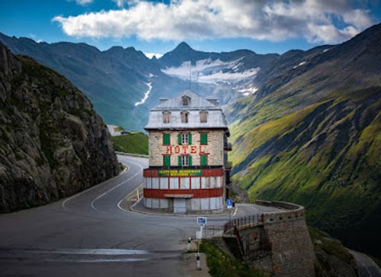 switzerland/uri/attraction/eisgrotte-belvedere-am-rhonegletscher