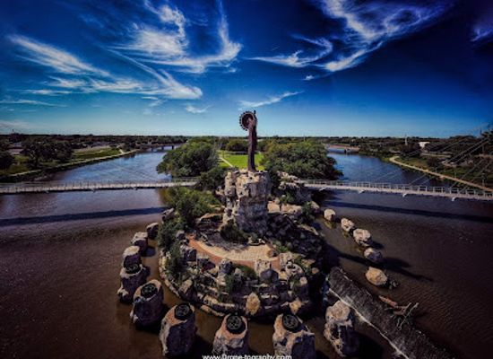 kansas/osage-cuestas/attraction/the-keeper-of-the-plains