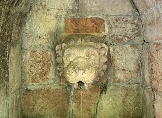 germany/altbayern/attraction/lowenbrunnen