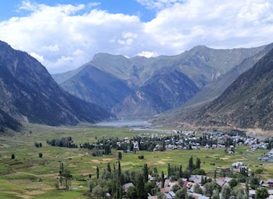 india/kashmir-great-lakes/attraction/sonzal-musical-fountain-and-laser-show