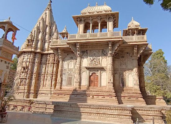 india/gwalior/attraction/scindia-chhatri