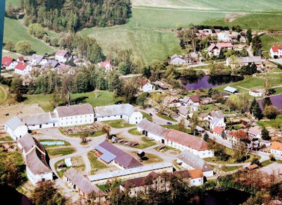 czechia/vysocina/attraction/zemedelsky-dvur-lyra