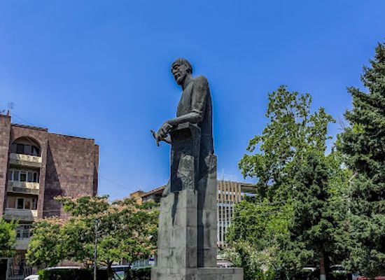 armenia/armavir/attraction/komitas-monument