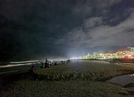 india/puducherry/promenade-beach/attraction/beach-with-benches-to-sit-and-watch-the-view