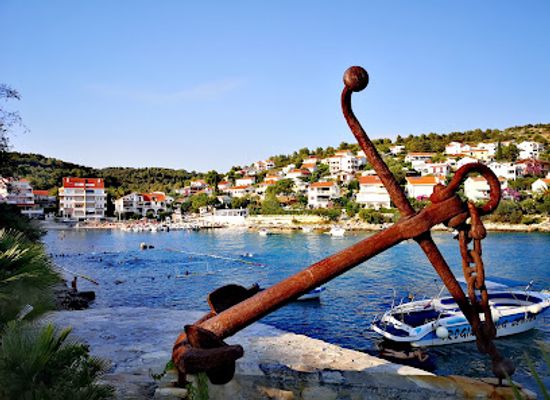 croatia/trogir/attraction/uvala-mavarcica