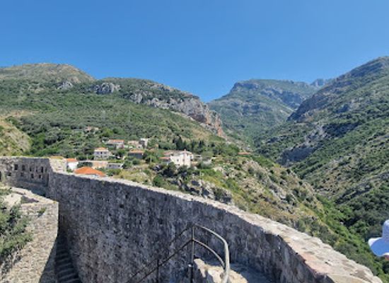 montenegro/bar/attraction/wieza-obronna