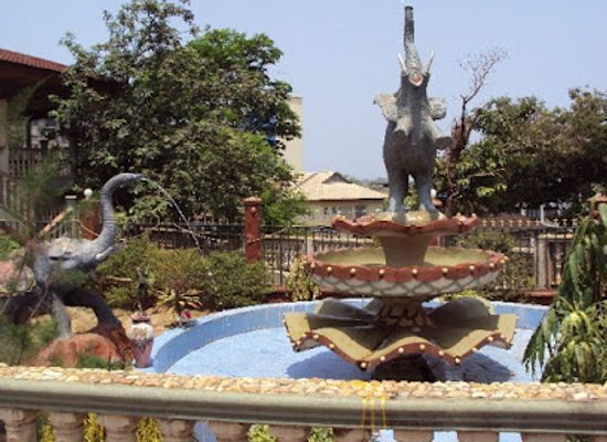 sierra-leone/port-loko/attraction/sierra-leone-peace-culture-monument