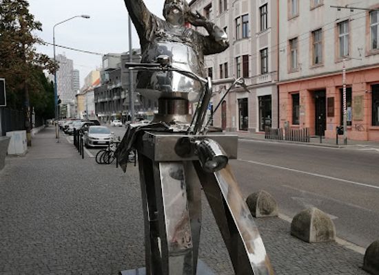 slovakia/gemer/attraction/julius-satinsky-statue
