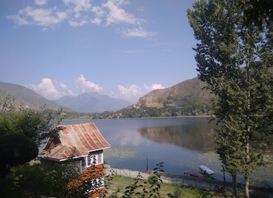 india/kashmir-valley/attraction/manasbal-lake