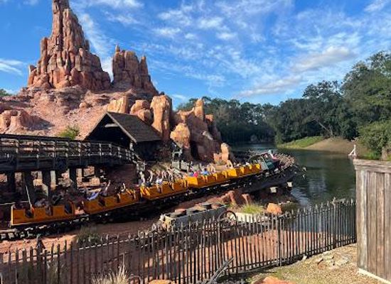 florida/greater-orlando/attraction/big-thunder-mountain-railroad