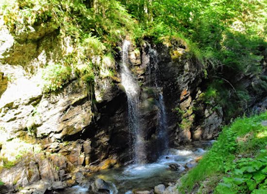 romania/gorj/attraction/waterfall-shower-ranger