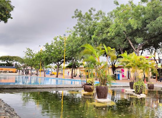 ecuador/guayaquil/attraction/plaza-rodolfo-baquerizo-moreno