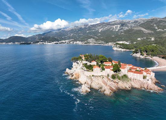 montenegro/bar-riviera/attraction/sveti-stefan-paragliding-place