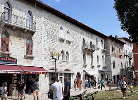 croatia/istria/attraction/trg-marafor