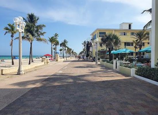 florida/gold-coast/attraction/hollywood-beach-broadwalk