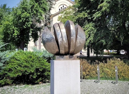 slovenia/posavje/attraction/potato-statue