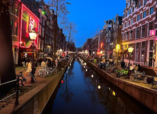 netherlands/amsterdam/de-wallen/attraction/oude-doelenstraat