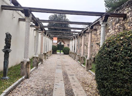 italy/verona/veronetta/attraction/tomba-di-giulietta