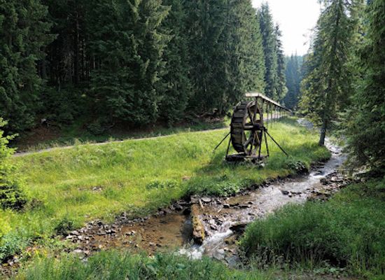 romania/rodnei-mountains/attraction/pestera-si-izbucul-izvorul-albastru-al-izei