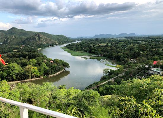 thailand/kanchanaburi/attraction/chong-khao-khad-wat-tham-khao-pun