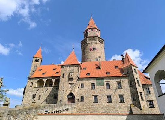czechia/moravia/attraction/bouzov-castle
