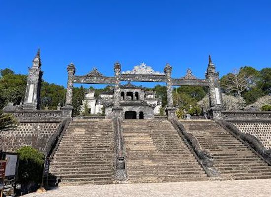 vietnam/hue/attraction/mausoleum-of-emperor-khai-dinh