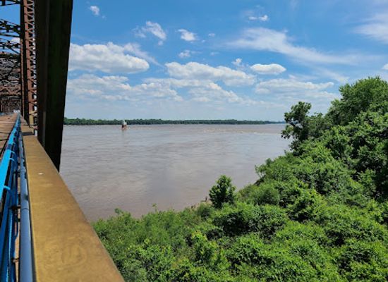 illinois/great-river-road/attraction/old-chain-of-rocks-bridge