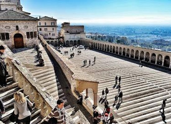 italy/perugia/attraction/piazza-inferiore-di-s-francesco-5